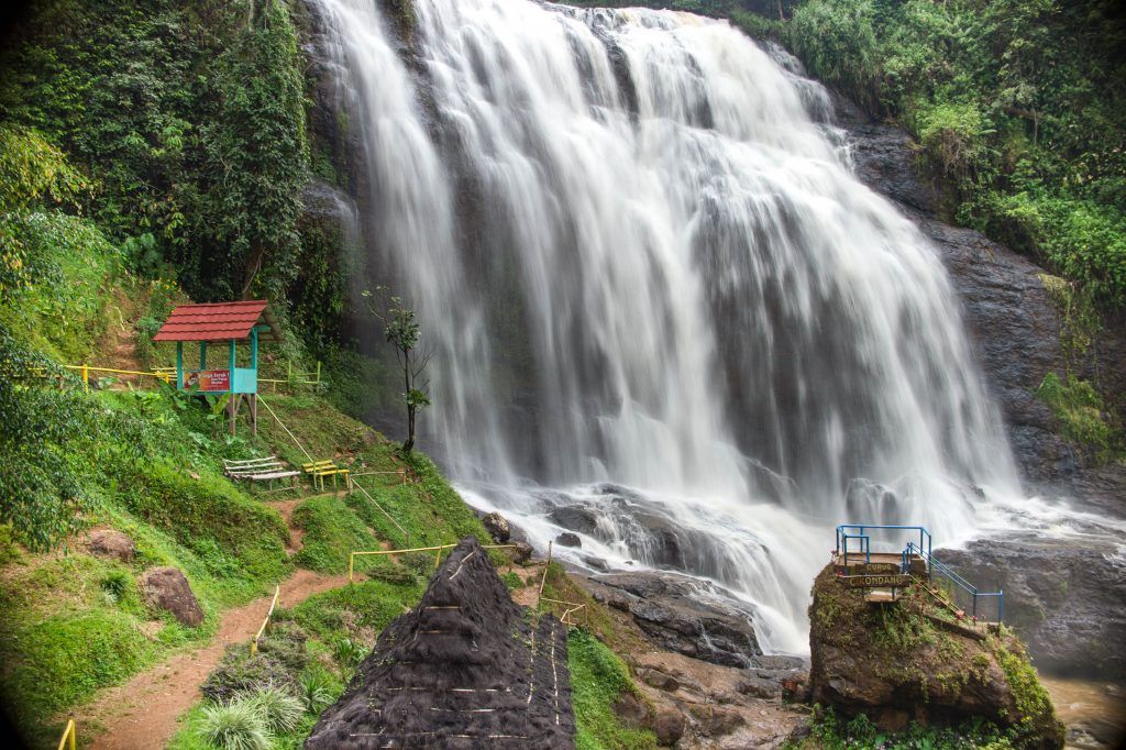 25 Tempat Wisata di Jawa Barat Paling Terbaik