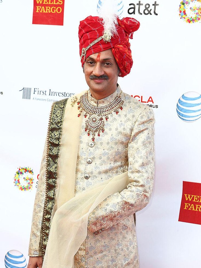 632043704 Pangeran Manvendra Singh Gohil