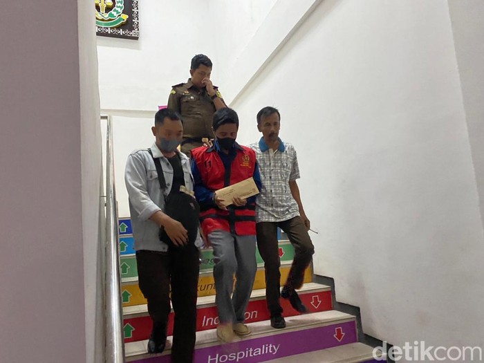 AGA (37), tersangka korupsi dana PKH di Bangkalan