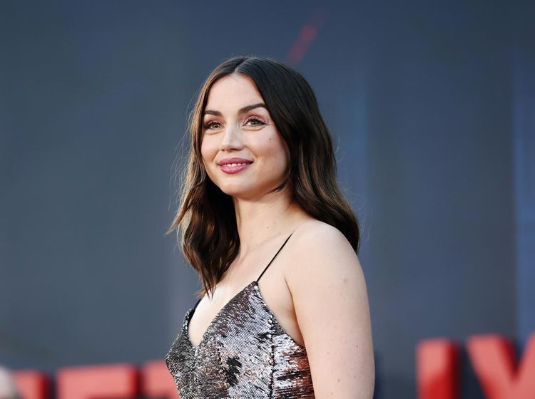 Ana de Armas Sang Mata-mata Seksi