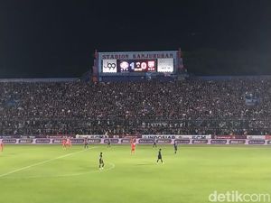 Aremania Menanti Kado Kemenangan Piala Presiden 2022