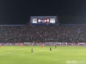 Aremania Menanti Kado Kemenangan Piala Presiden 2022
