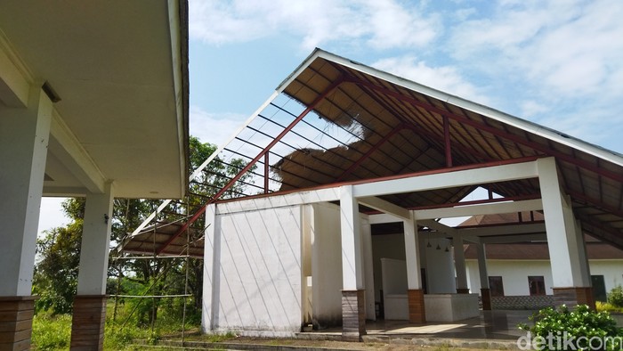 Bangunan Kawasan Strategis Pariwisata Nasional (KSPN) di Pandeglang terbengkalai. Padahal, biaya pembangunan KSPN itu menghabiskan anggaran Rp 80,9 miliiar. (Aris Rivaldo/detikcom)