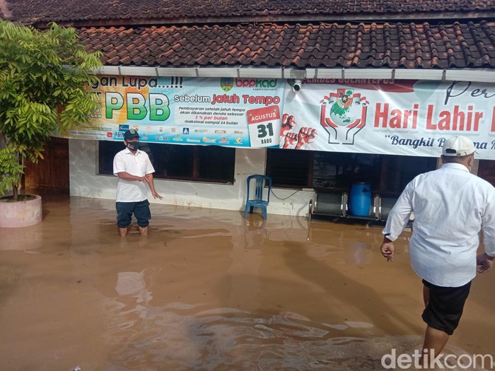 Banjir melanda di Desa Golantepos Kecamatan Mejobo, Kudus, Kamis (14/7/2022).
