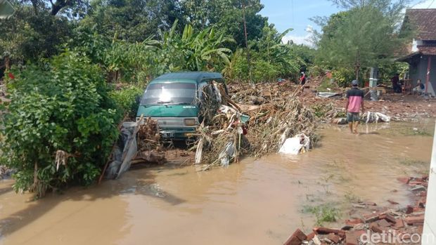 Banjir bandang di desa Bulumanis Kidul Kecamatan Margoyoso, Kamis (14/7/2022).
