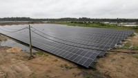 Nigeria, ekonomi terbesar Afrika dengan populasi lebih dari 200 juta orang, telah memasang kapasitas listrik 12.500 megawatt. Hanya saja, jaringan nasional hanya menyediakan 4.000 MW pada puncaknya, membuat bisnis dan warga sangat bergantung pada generator bertenaga diesel.