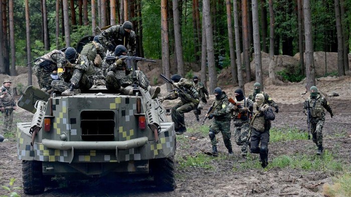 Fighters of the territorial defence unit, a support force to the regular Ukrainian army, take part in an exercise as part of the regular combat tactics classes, not far from the Ukrainian town of Bucha, Kyiv region on July 13, 2022 amid the Russian invasion of the country. (Photo by Sergei SUPINSKY / AFP) (Photo by SERGEI SUPINSKY/AFP via Getty Images)