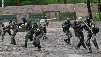 Begini Latihan Tempur Pasukan Ukraina di Bucha, Siap Lawan Rusia
