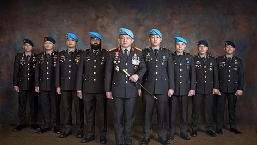 Kadiv Propam Irjen Ferdy Sambo berfoto bersama Brigadir Yoshua dan anggotanya yang lain (foto: istimewa)