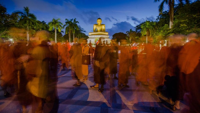 Long exposure merupakan salah satu teknik fotografi yang mengkombinasikan objek diam dan objek bergerak yang sangat dramatis.