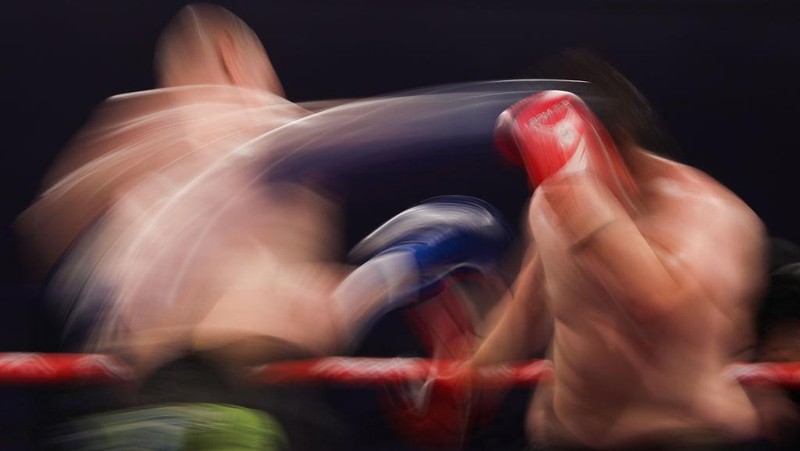 Long exposure merupakan salah satu teknik fotografi yang mengkombinasikan objek diam dan objek bergerak yang sangat dramatis.