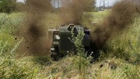 Robot yang dikerahkan berhasil meledakkan ranjau yang ditanam di bawah saluran udara tegangan ekstra tinggi (SUTET) di wilayah Mariupol.