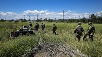 Seperti diketahui, Rusia telah melakukan invasi ke Ukraina sejak 24 Februari 2022 lalu. Hingga kini invasi itu masih berlangsung.