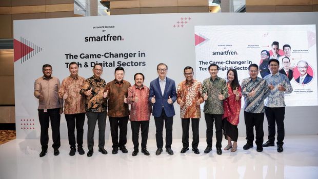 The Digital Infrastructure Platform, a series of sustainable communication infrastructures that are synergistic with each other, is an effort by Sinar Mas through its business pillar PT Smartfren Telecom Tbk (Smartfren) to become a game changer in the digital technology sector in Indonesia.