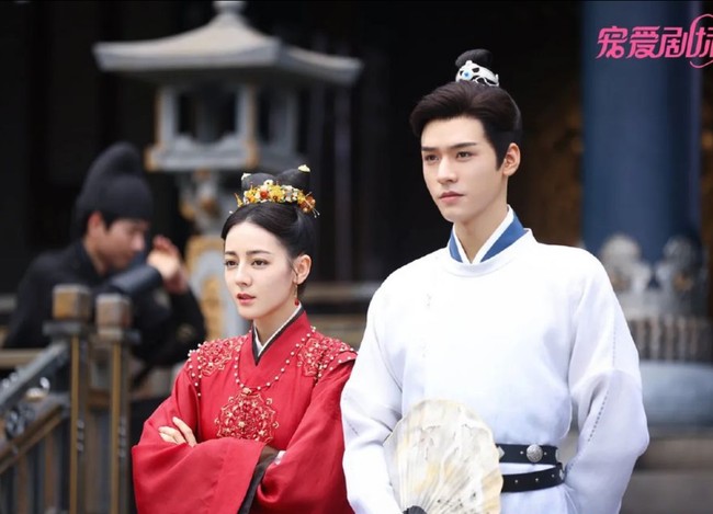 Sepuluh tahun kemudian, Di Zi Yuan merencanakan balas dendam. Ia pun berhasil masuk ke pengadilan istana dengan mengganti namanya jadi Ren An Le. Foto: Instagram/@anlezhuan_