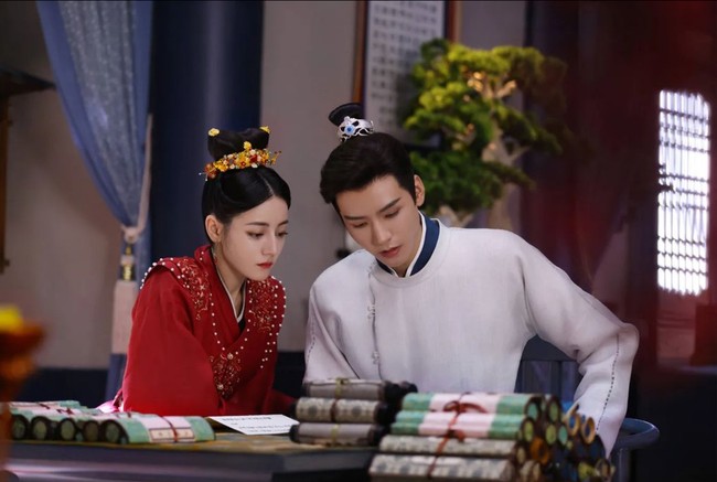Dalam perjalanannya merencanakan balas dendam, ia bertemu dengan Putra Mahkota Han Ye, diperankan oleh Gong Jun. Dari sinilah intrik dan pergolakan batin mewarnai kisah cinta keduanya. Foto: Instagram/@anlezhuan_