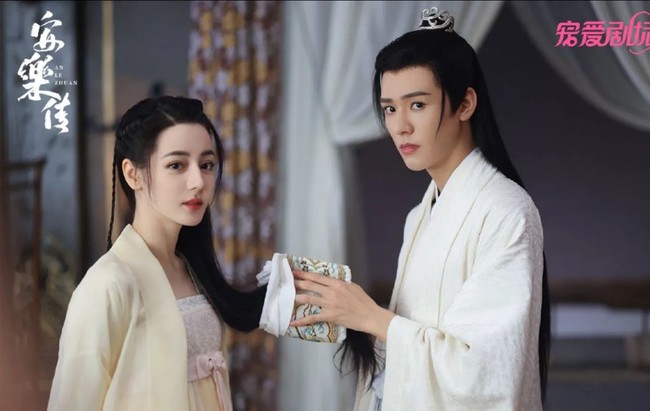 Memakai busana tradisional Tiongkok, pesona aktris 30 tahun ini makin terpancar. Foto: Instagram/@anlezhuan_