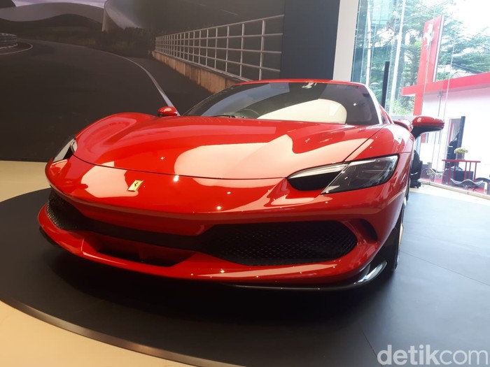 Ferrari 296 GTB hadir di Indonesia