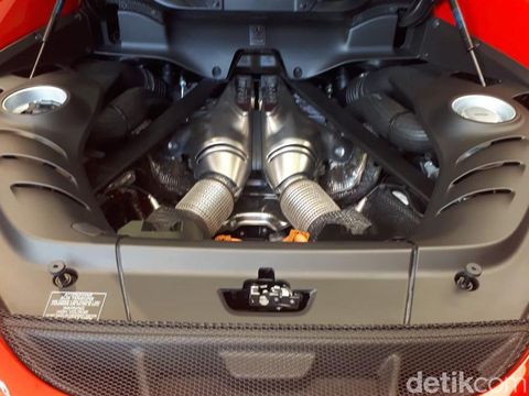 Ferrari 296 GTB hadir di Indonesia