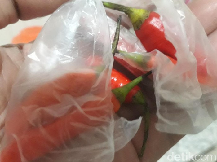 Harga cabai rawit di Pasuruan mencapai Rp 500 per biji