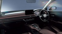 Beralih ke interiornya, kabin Honda ZR-V diklaim luas dengan mengadopsi panel instrumen yang membentang horizontal. Selain itu, desain interior menampilkan sentuhan akhir yang fungsional dan presisi pada semua bagian untuk menonjolkan keindahan bentuk, menciptakan ruang interior berkualitas tinggi. Selain itu, konsol tengah dek tinggi memisahkan kursi depan untuk menciptakan ruang pribadi bagi pengemudi dan penumpang depan. Foto: Dok. Honda