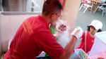 Potret Penjual Ice Smoke, Risiko Melepuh di Balik Kepulan Asap Nitrogen Cair