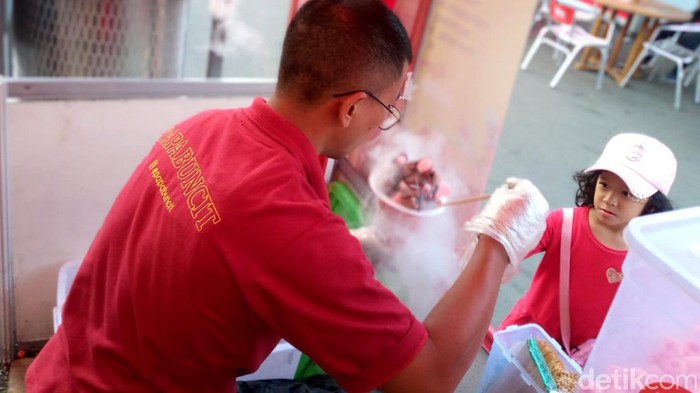 Ice Smoke di PRJ Pedagang Ice Smoke di arena PRJ, saat ditemui detikHealth.