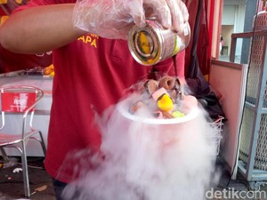 Heboh Ice Smoke, Nitrogen Cair Sejak Abad 19 Sudah Dipakai untuk Bikin Es Krim