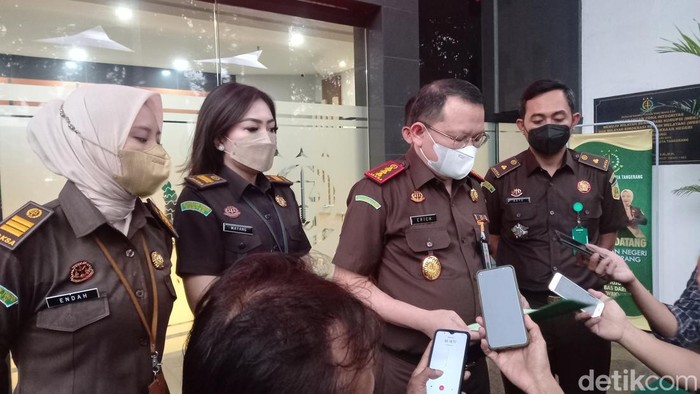 Kajari Kota Tangerang Erich Folanda