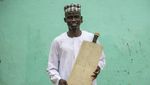 Potret Anak Muda Sudan yang Belajar Al-Quran di Papan Kayu