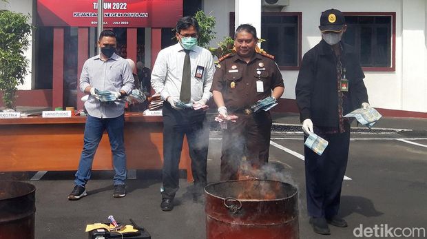 Kejaksaan Negeri Boyolali memusnahkan barang bukti tindak pidana yang perkaranya sudah berkekuatan hukum tetap, Kamis (14/7/2022).