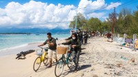 Sementara bagi peserta penelitian bidang IPSK, lokus penelitiannya berpusat di Gili Air dan Gili Trawangan. Para peserta siswa IPSK terlihat sedang mengambil data penelitian di Gili Trawangan pada Rabu (13/7/2022). (Dok. BRIN)