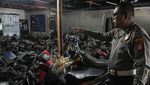 Melihat Kuburan Motor Sitaan di Cikarang