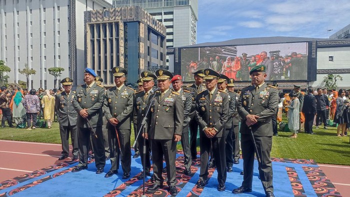 KSAD Jenderal Dudung (bicara dengan mic)/(Wildan-detikcom)
