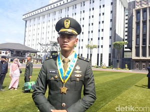 Cerita Letda Rafi Peraih Adhi Makayasa Bangga Bawa Ortu ke Istana