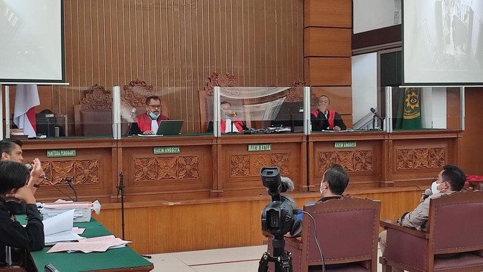 Mantan Panglima Laskar FPI Maman Suryadi saat bersaksi di sidang Irjen Napoleon Bonaparte