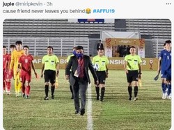 Sempat muncul unggahan pelatih fisik Vietnam yang menyebut mereka dan Thailand adalah lawan selama 75 menit dan kawan selama 15 menit di laga fase grup. Barangkali sudah seharusnya kawan kompak begini ya? (Foto: Twitter/Internet)