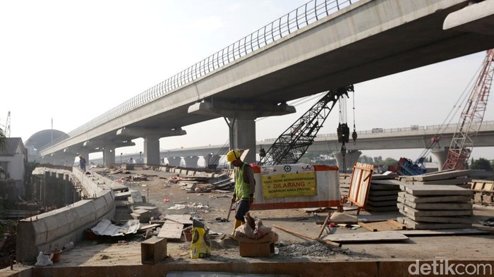 Menengok Pembangunan Jembatan Pengganti Antilope di Bekasi Jembatan Antilope di Bekasi sempat viral karena di atasnya melintang girder box Kereta Cepat Jakarta-Bandung. Jembatan pengganti Antilope kini tengah dibangun.