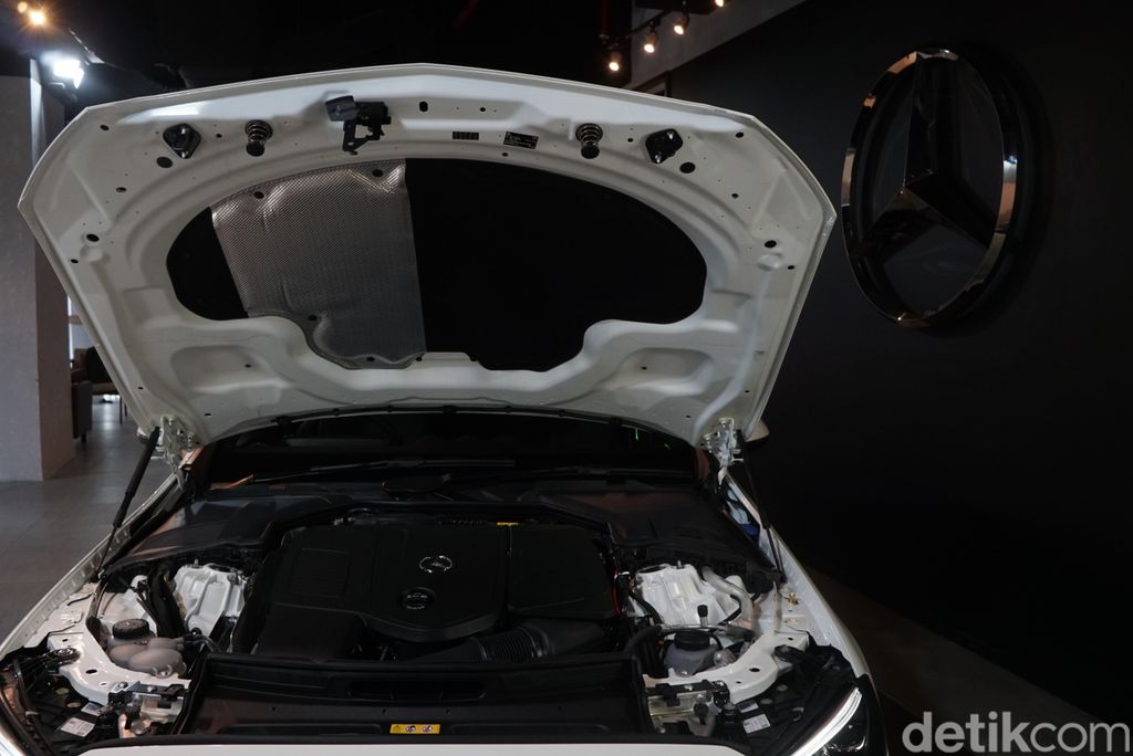 Mercedes-Benz meluncurkan C-Class terbaru dengan kode W206