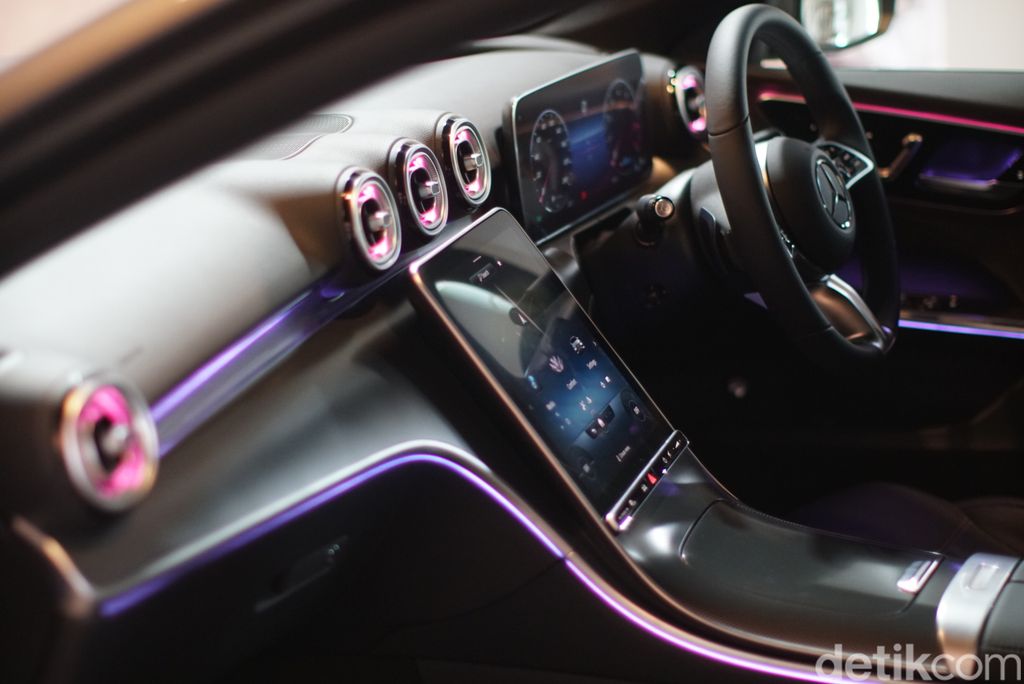 Mercedes-Benz meluncurkan C-Class terbaru dengan kode W206
