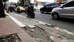 Penampakan Jalur Pedestrian Jalan Dewi Sartika Cawang yang Rusak
