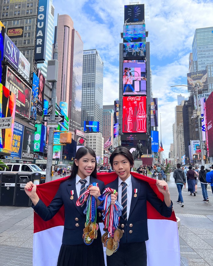 Mischka dan Devon di New York