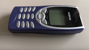 Ini penampakan Nokia 8210 yang asli. Foto: HMD Global