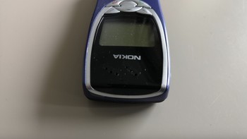 Ini wujud Nokia 8210 yang asli. Ponsel ini bisa dikatakan sangat populer di masanya, pada saat Nokia masih berjaya. Foto: HMD Global