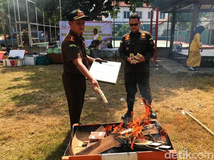 Pemusnahan uang palsu di Banyuwangi