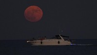 Bulan purnama Rusa terlihat di langit sejumlah negara dunia. Pemandangannya bikin terpana siapa saja yang melihatnya. Tak percaya? Ini fotonya.