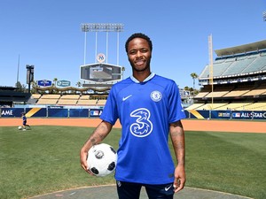 Maaf! Raheem Sterling Sudah Tak Mau Tandatangani Jersey Man City