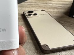 Menggenggam Realme GT 2 Explorer Master Edition