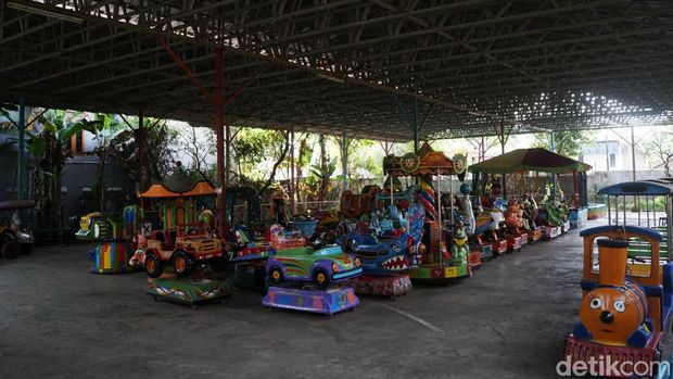 Rekomendasi Wisata Murah Meriah Warga Ibukota Kini tempat wisata murah bertema kampung wisata telah hadir di Cipulir, Jakarta. Tempat ini menawarkan konsep ruang bermain hijau bermuatan hiburan dan edukasi.