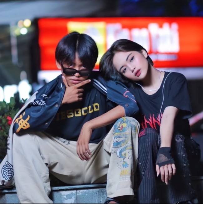 Roy dan Jeje sama-sama merupakan ABG Citayam Fashion Week. Julukan tersebut diberikan karena keduanya seringkali nongkrong di kawasan stasiun BNI City, Sudirman, Jakarta. Foto: Instagram/@roy_tampan19